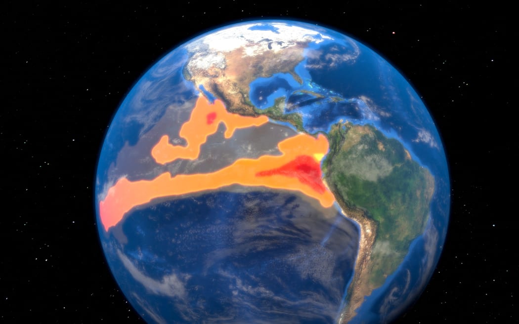 El Niño est la phase chaude de l'oscillation australe El Niño/La Niña (ENSO) qui se produit dans l'océan Pacifique tropical environ tous les cinq ans.  ENSO affecte les systèmes météorologiques du monde entier, apportant des conditions météorologiques extrêmes telles que des inondations et des sécheresses.  El Nino provoque généralement des conditions plus sèches en Australie et en Asie du Sud-Est, et des conditions plus humides et plus chaudes dans les Amériques.