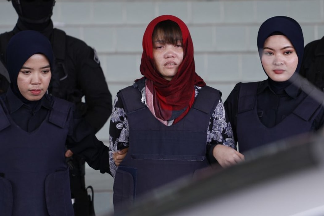Vietnamese Doan Thi Huong (C) escorted by Malaysian police officers leaves the Shah Alam High Court after attending trial for her alleged role in the assassination of Kim Jong-nam, the half-brother of North Korean leader Kim Jong-un on March 14, 2019