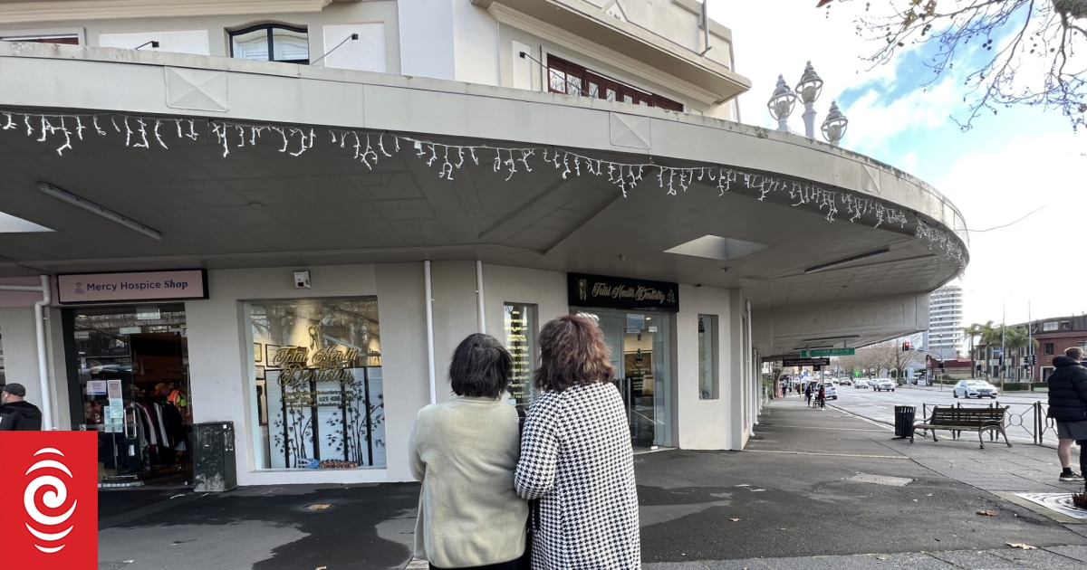 Alarm immediately after Auckland dentist carries on to take care of patients regardless of suspension of practising certification
