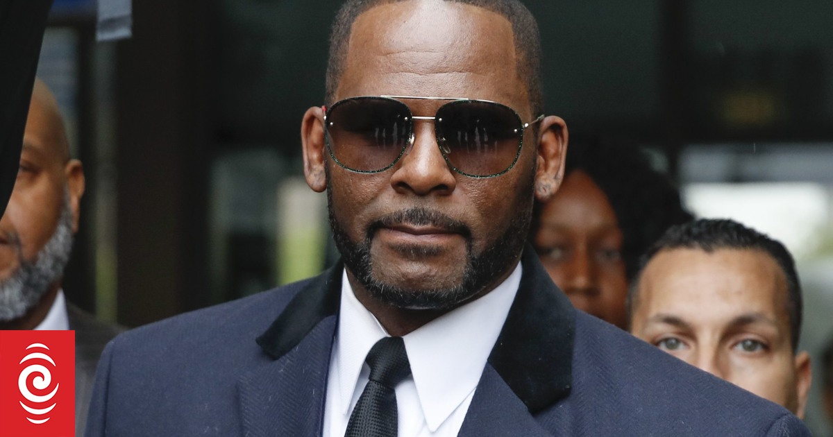 R Kelly Arrested On Federal Sex Trafficking Charges Rnz News 