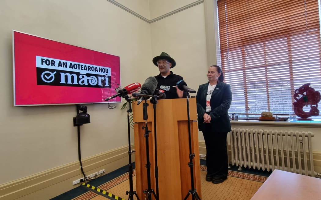 Te Pāti Māori co-leaders Rawiri Waititi and Debbie Ngarewa-Packer announce the party's tax policy for the 2023 election. Photo: RNZ / Craig McCulloch