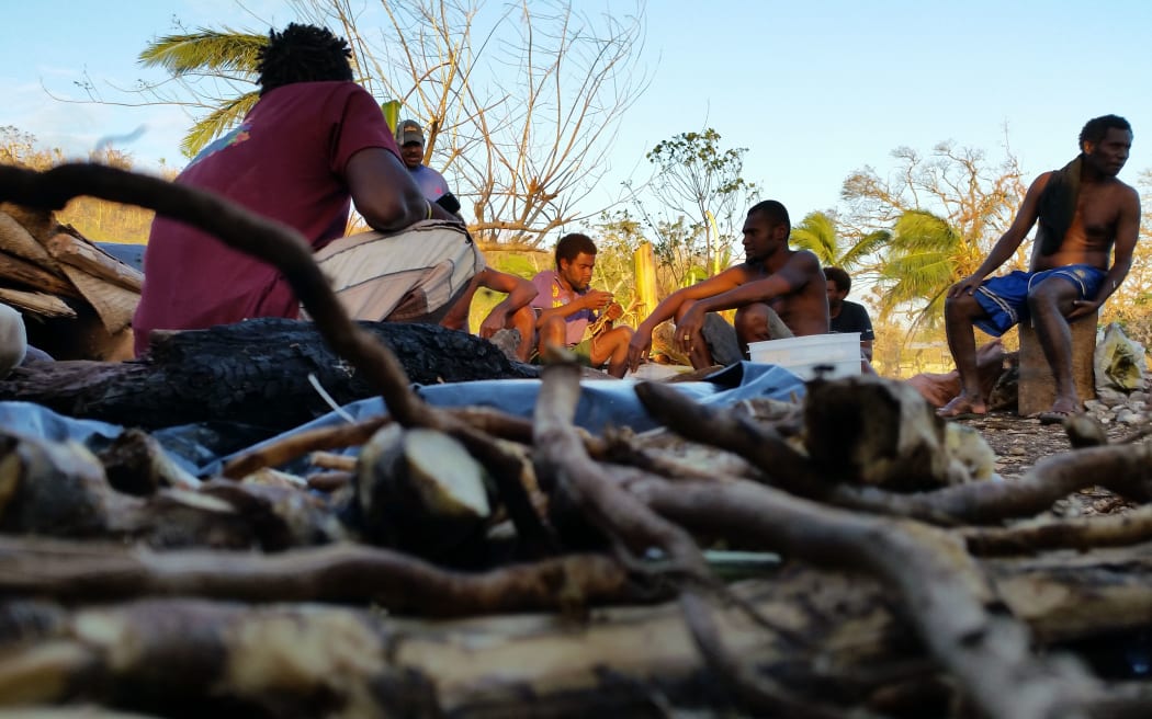 Thursday 19th of March. Farmers from Teoma bush share the last roots from their Kava plantation.
