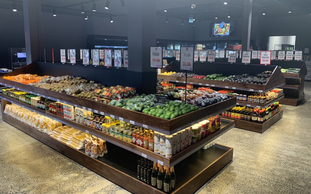 Fruit World 商店正在为下一阶段禁止使用一次性塑料袋做准备，从 2023 年 7 月 1 日起将仅使用纸袋。