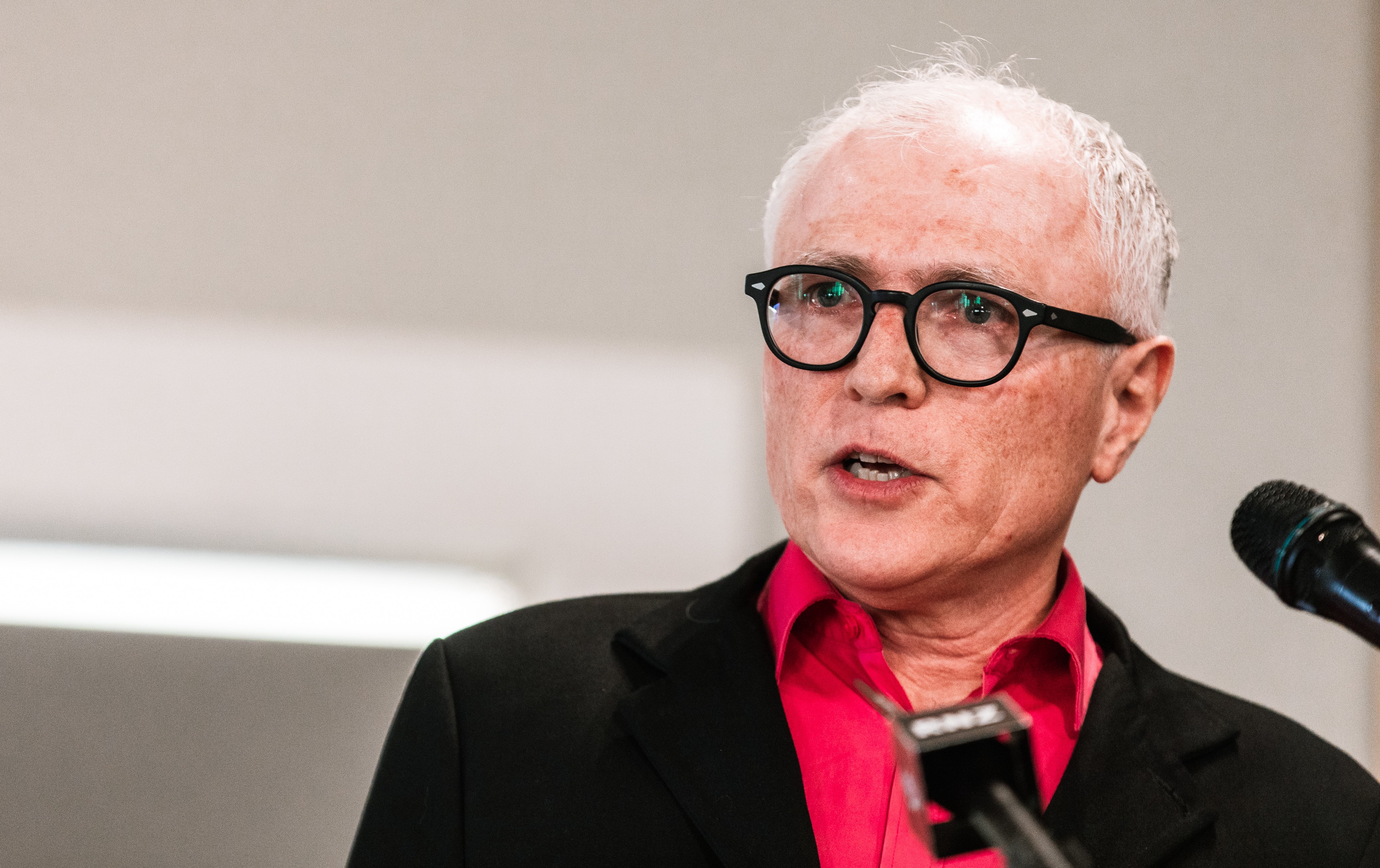 Covid19 Orange traffic light setting should keep mask use requirement