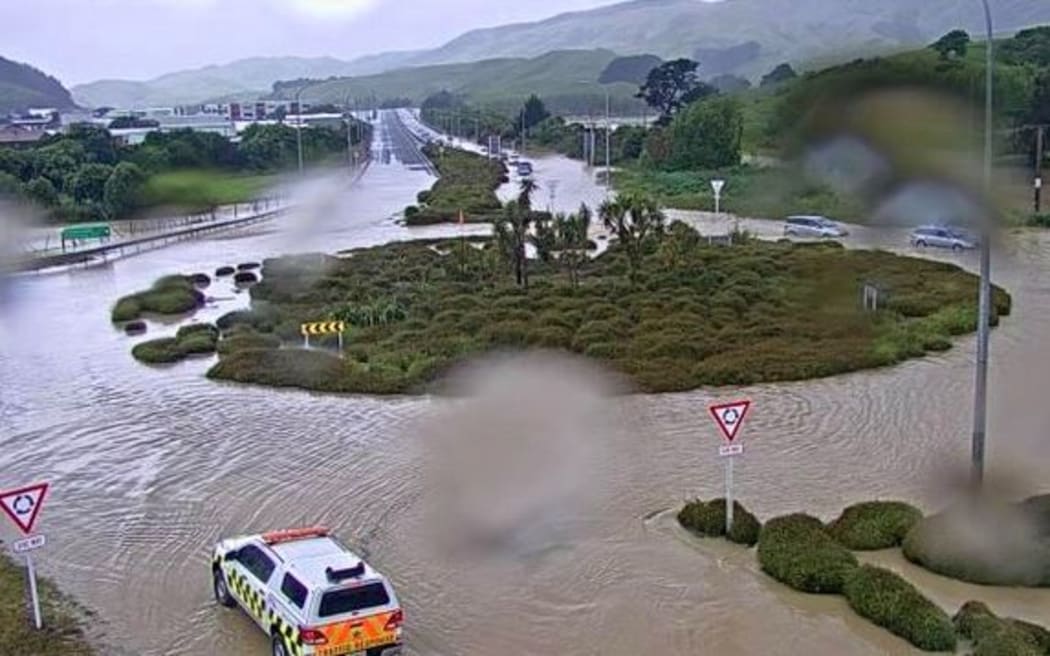 Flooding at the Plimmerton roundabout