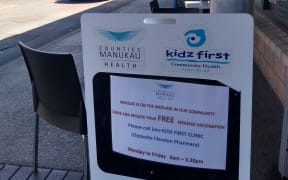 Sign outside Clendon pop up free vax clinic in Auckland.