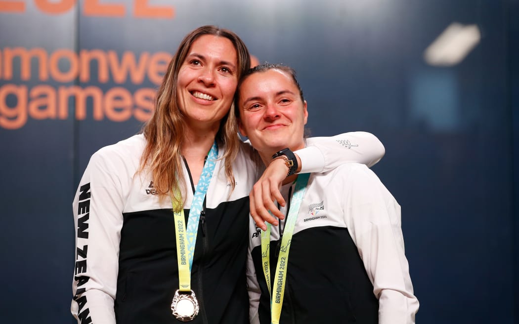 Joelle King (left) and Amanda Landers-Murphy of New Zealand at the ceremony after winning Gold
Womens Doubles Final, Birmingham 2022 Commonwealth Games.