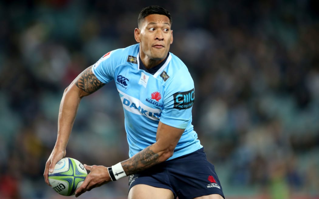 Israel Folau has recommitted to the NSW Waratahs and Wallbies until 2022