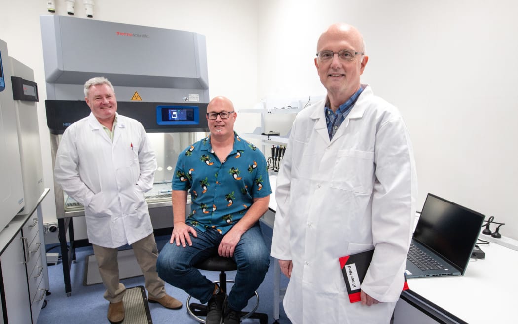 Dr Mike Schmidt, Business Development Manager; Andy Clover, Communication & Funding; Rick Kiessig, CEO & Chief Science Officer of Kimer Med in Kimer Med's new laboratory space at Cawthron's Te Wero Aro-anamata facility.