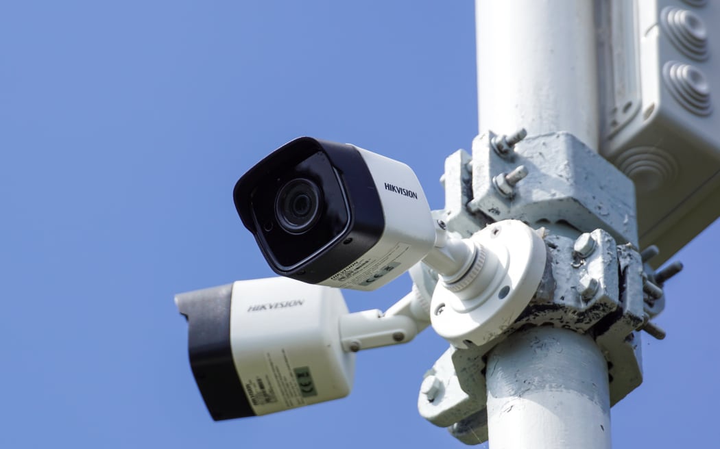 El gobierno necesita una respuesta coordinada a las cámaras fabricadas en China: experto en seguridad