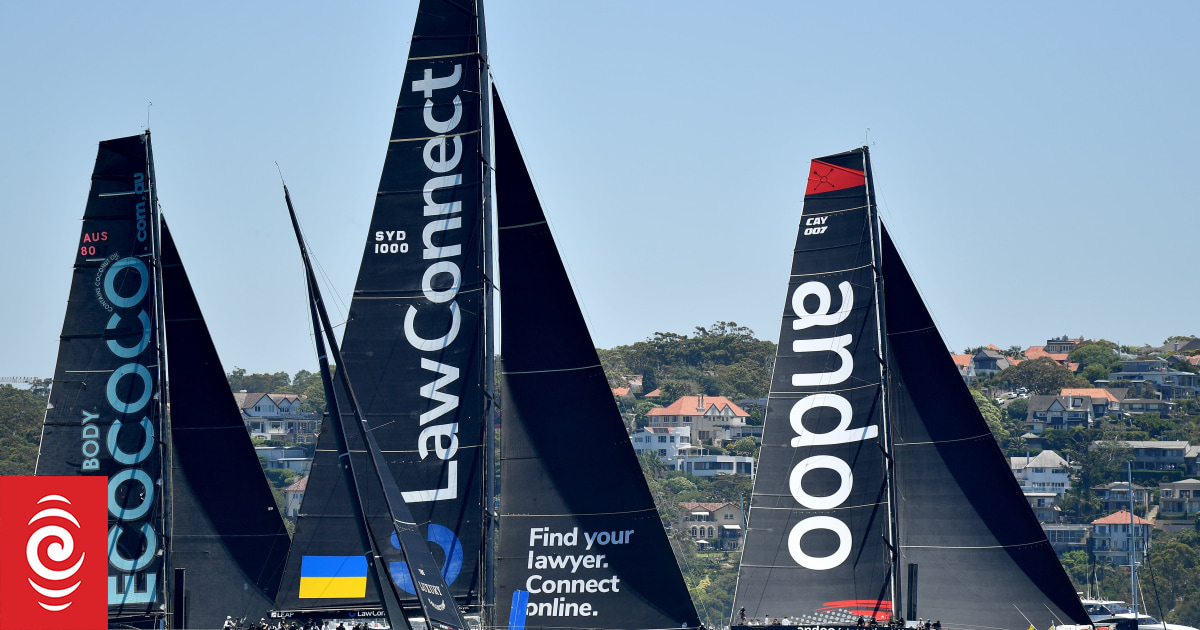 Andoo Comanche takes early lead in Sydney Hobart yacht race RNZ News