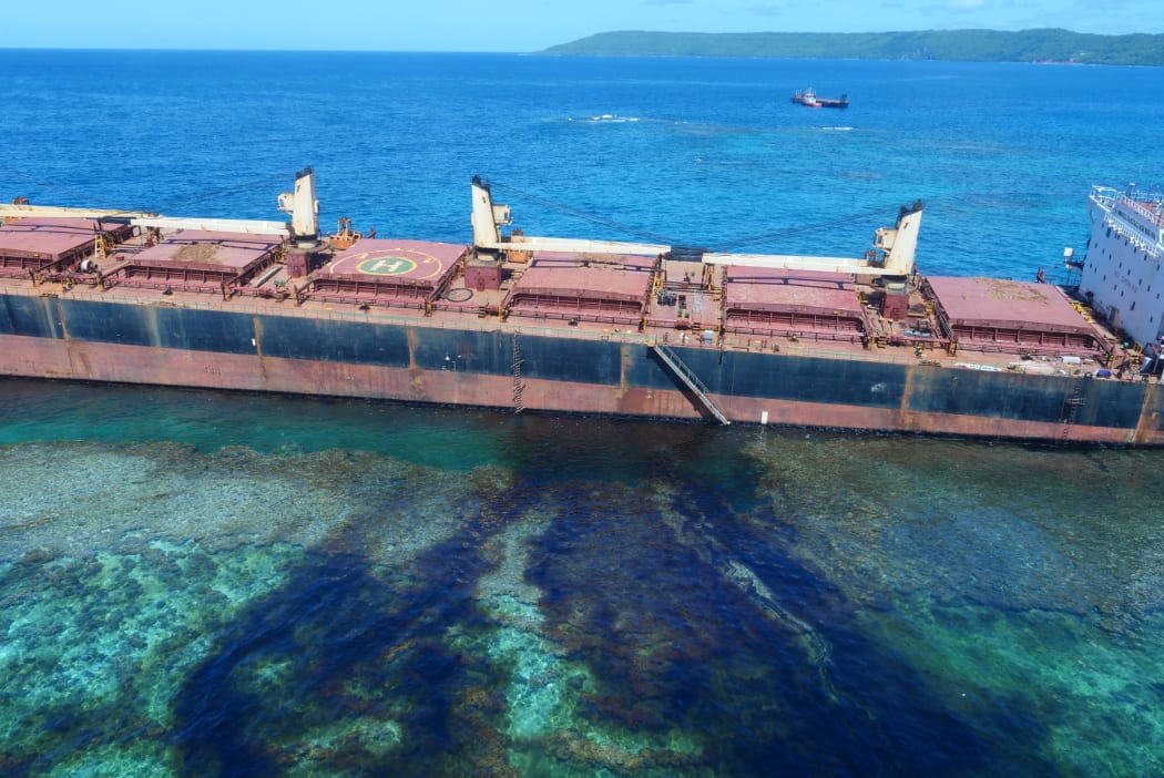 Føde Majroe shuffle MV Solomon Trader salvage delayed | RNZ News