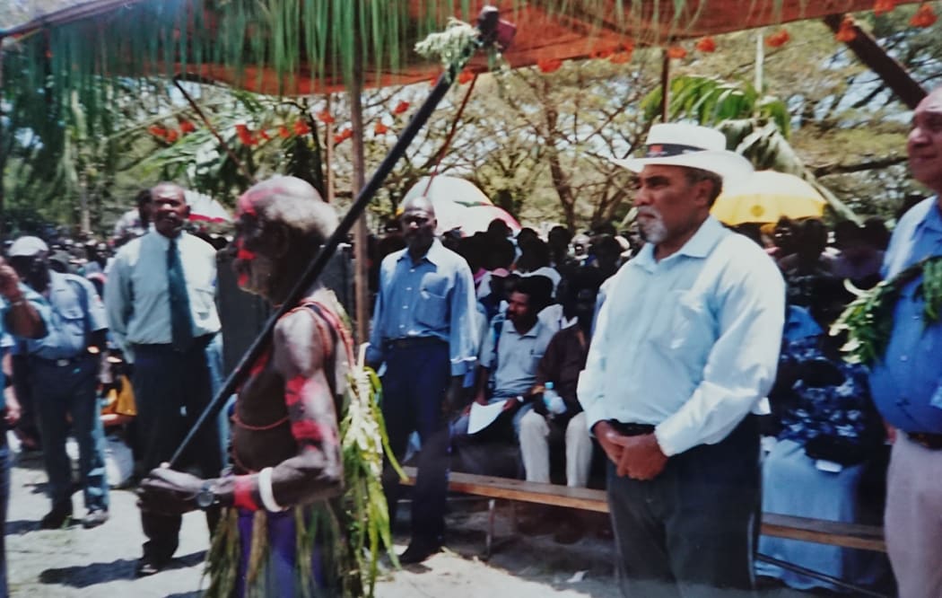 PNG Prime Minister Sir Mekere Morauta at 2001 signing of Bougainville Peace Agreement in Arawa