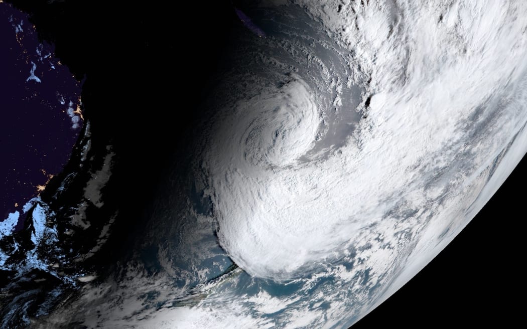 2 月 12 日的飓风加布里埃尔。
