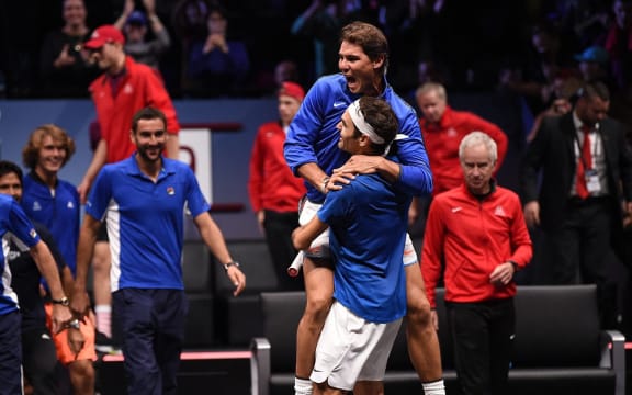 Rafa Nadal festeggia la vittoria di Roger Federer