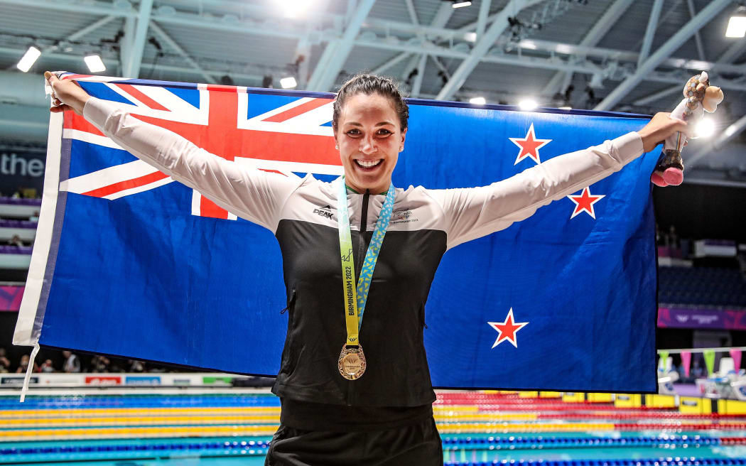 Dame Sophie Pascoe of New Zealand celebrates her gold medal in the Women's 100m Freestyle S9 Swimming medal ceremony at the Sandwell Aquatics Centre, England on Friday 29 July 2022.
Mandatory credit: Matthew Impey / www.photosport.nz