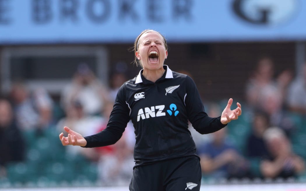 Lea Tahuhu latest to miss out on White Ferns contract