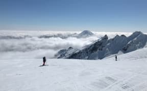 Skiers on Mt Ruapehu.