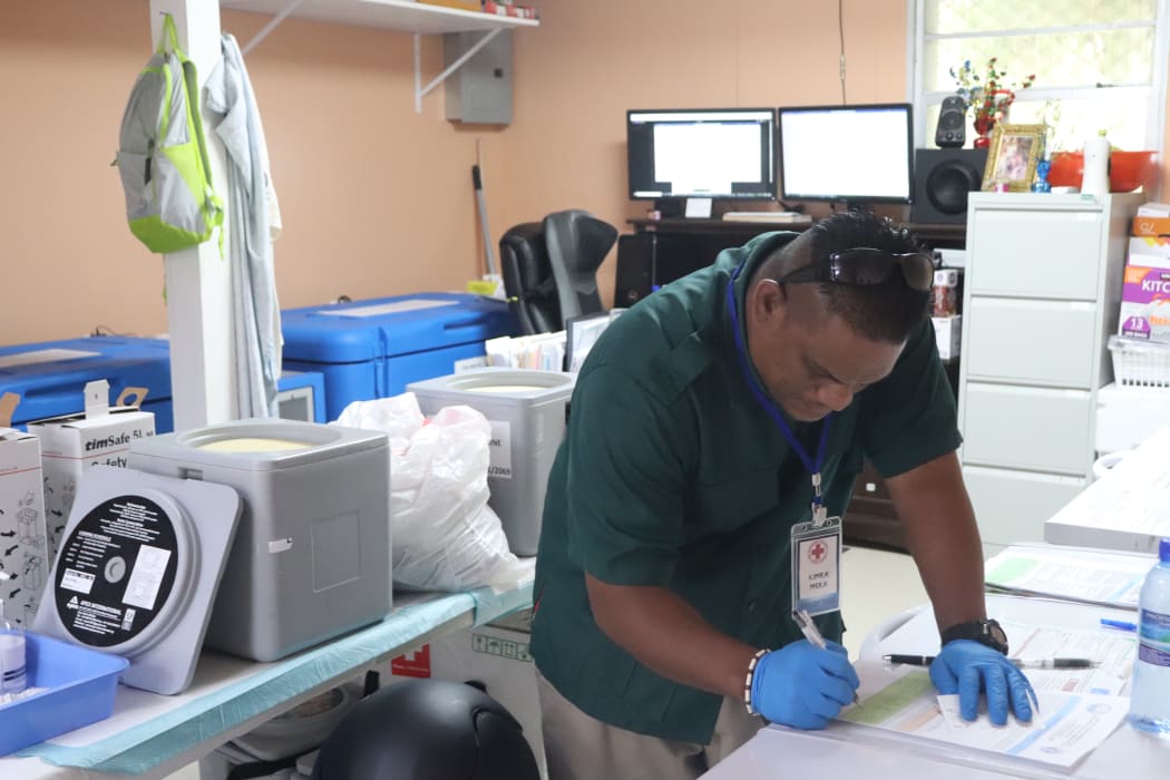Marshall Islands Red Cross with Moderna vaccine cold-chain logistics