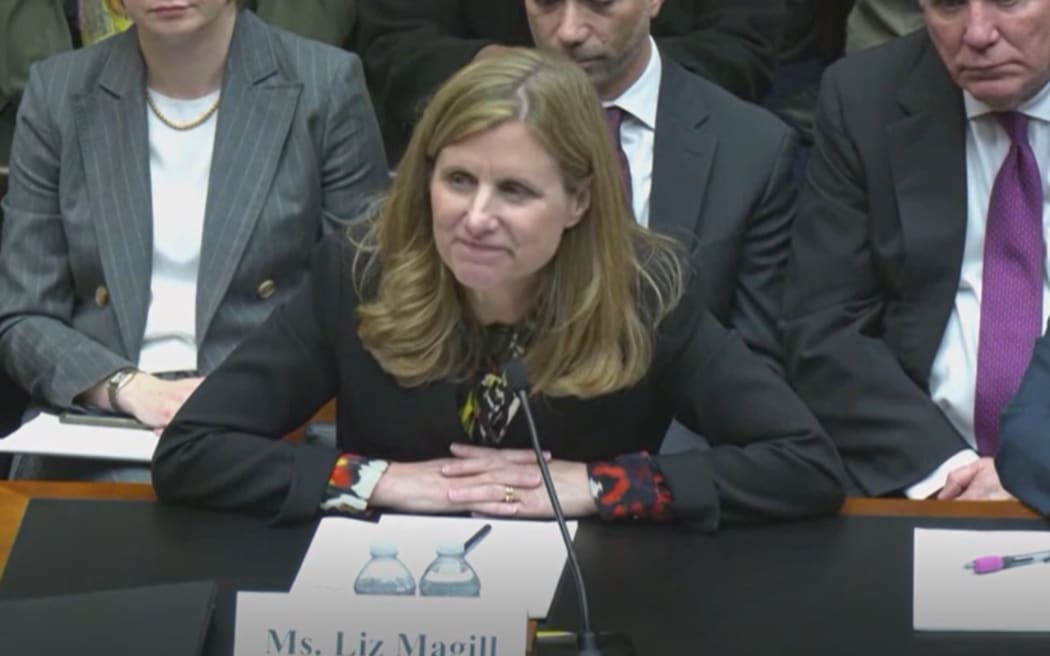 La segunda mayor Elizabeth Magill, presidenta de la Universidad de Pensilvania, evita cuestionar los llamamientos al genocidio de los judíos.