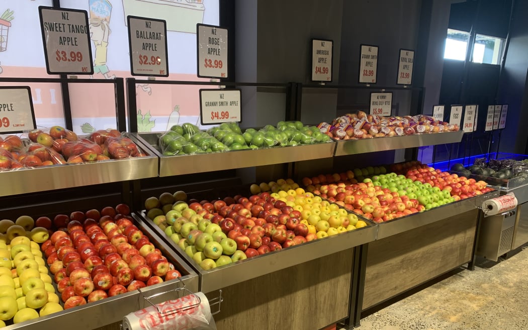 Fruit World 商店正在为下一阶段禁止使用一次性塑料袋做准备,从 2023 年 7 月 1 日起将仅使用纸袋。