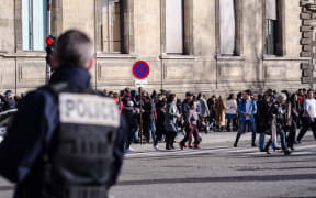 Police secure the area in front of the Louvre, 3 February 2017
