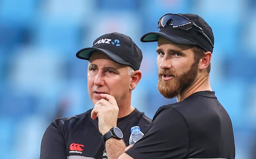 Coach Gary Stead of New Zealand talks with captain Kane Williamson.