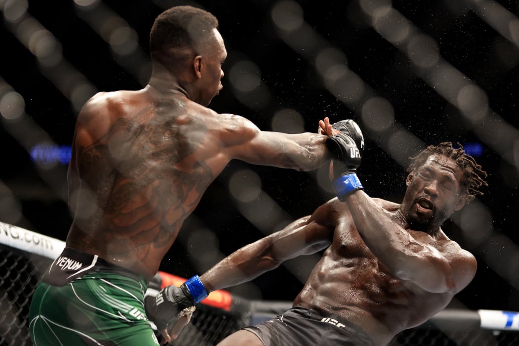 UFC: Adesanya beats Cannonier to retain title for fifth time