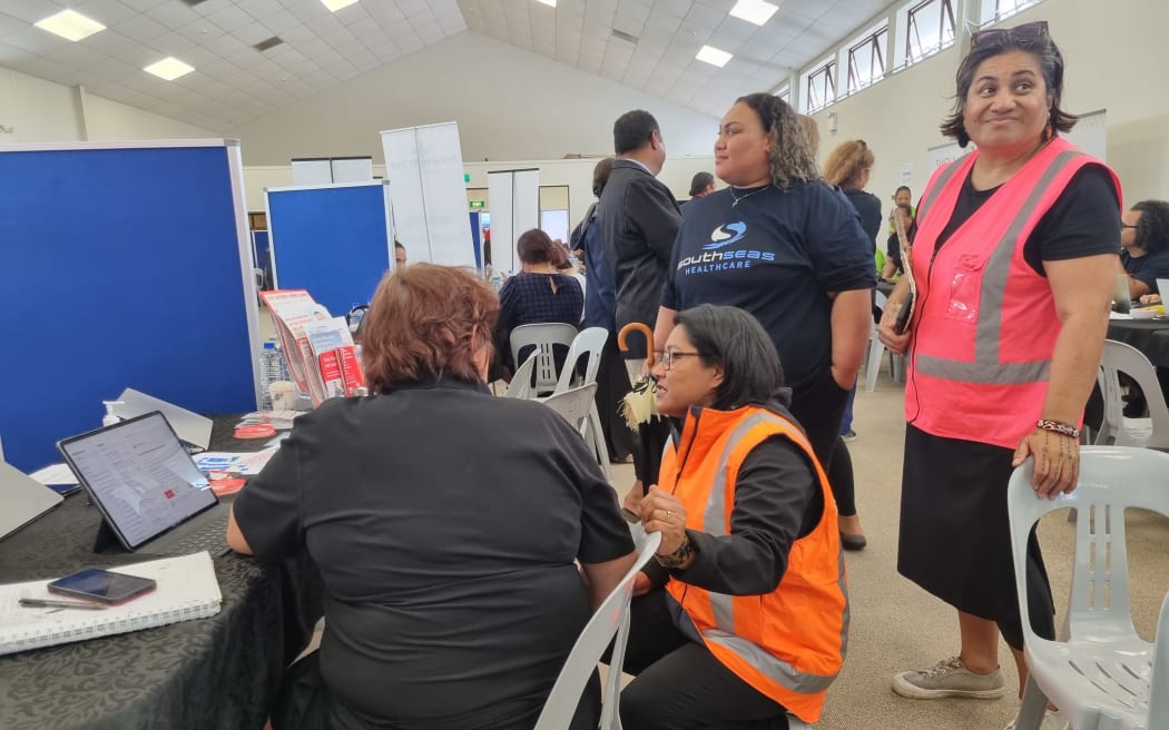 Hundreds of people have come to the Mangere Community Hub, where Minister for Pacific Peoples Barbara Edmonds, centre, spoke today.