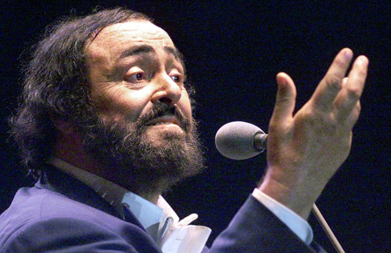 Luciano Pavarotti performs in Beirut City stadium in 1999