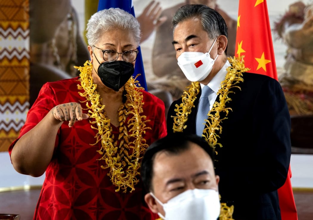 اتفاق الصين مع ساموا.  التقى زعيم فيجي مع الوزير الأسترالي