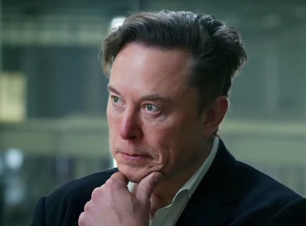Elon Musk zawiesza transakcję na Twitterze, akcje spadają