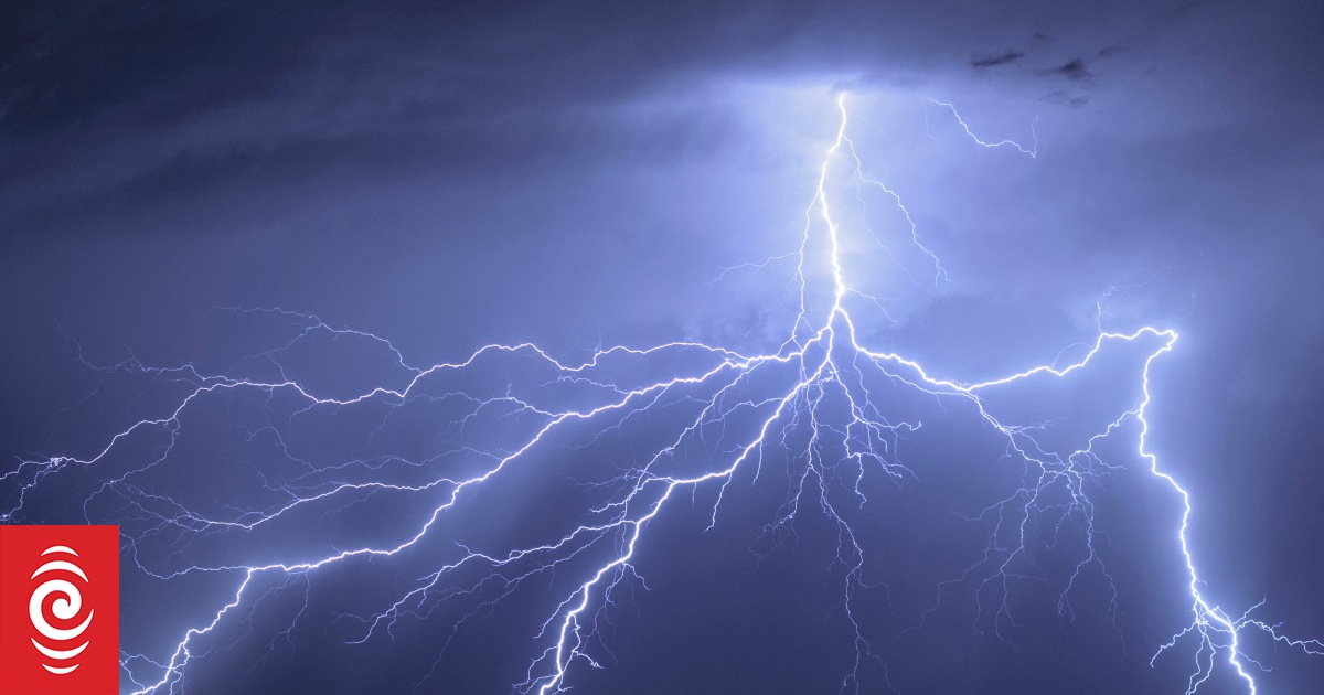 What does it feel like to be struck by lightning? | RNZ News