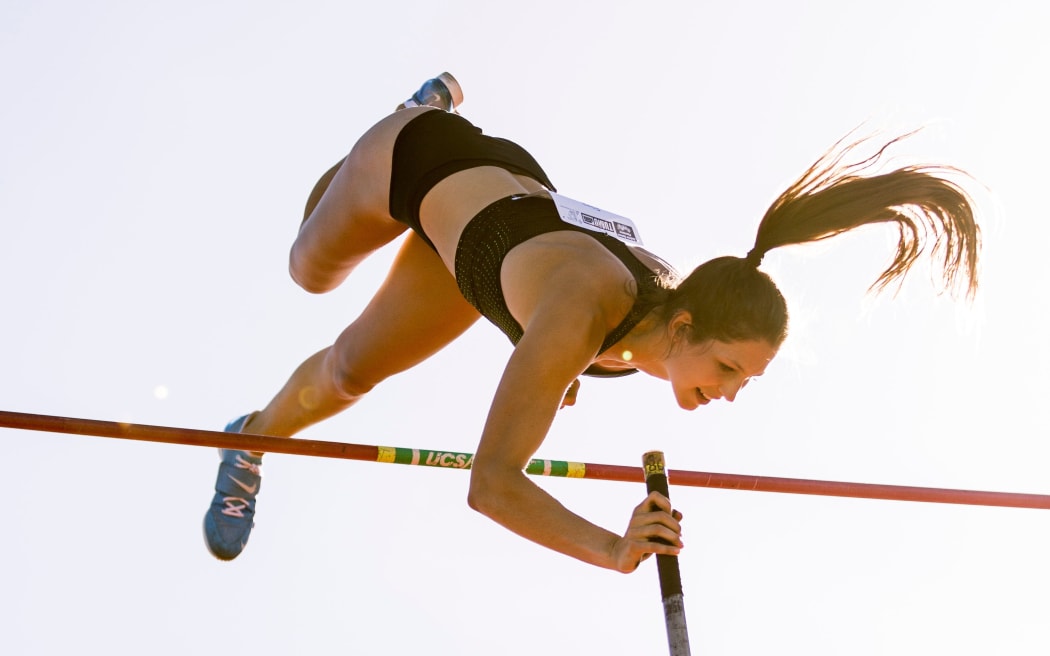 Eliza McCartney jumps 4.85m and breaks the meeting record at the Potts Classic 2019.