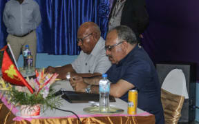 Bougainville President John Momis and PNG Prime Minister Peter O'Neill at JSB meeting