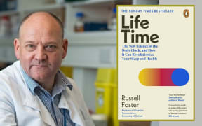 Life Time
The New Science of the Body Clock, and How It Can Revolutionize Your Sleep and Health

Russell Foster
