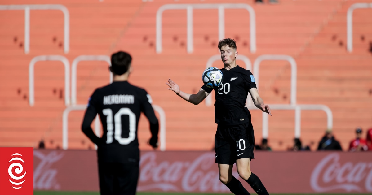 Phoenix complete record deal for 18 year old defender - Vimarsana News