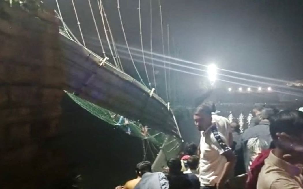 India bridge collapse Hundreds plunged into river and dozens killed in