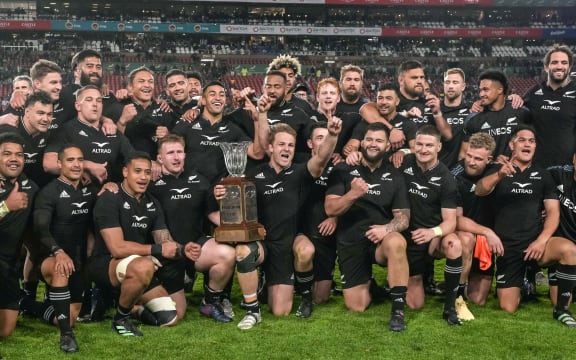 Sam Cane lifting the Freedom Cup after beating the Springboks at Ellis Park, 2022.