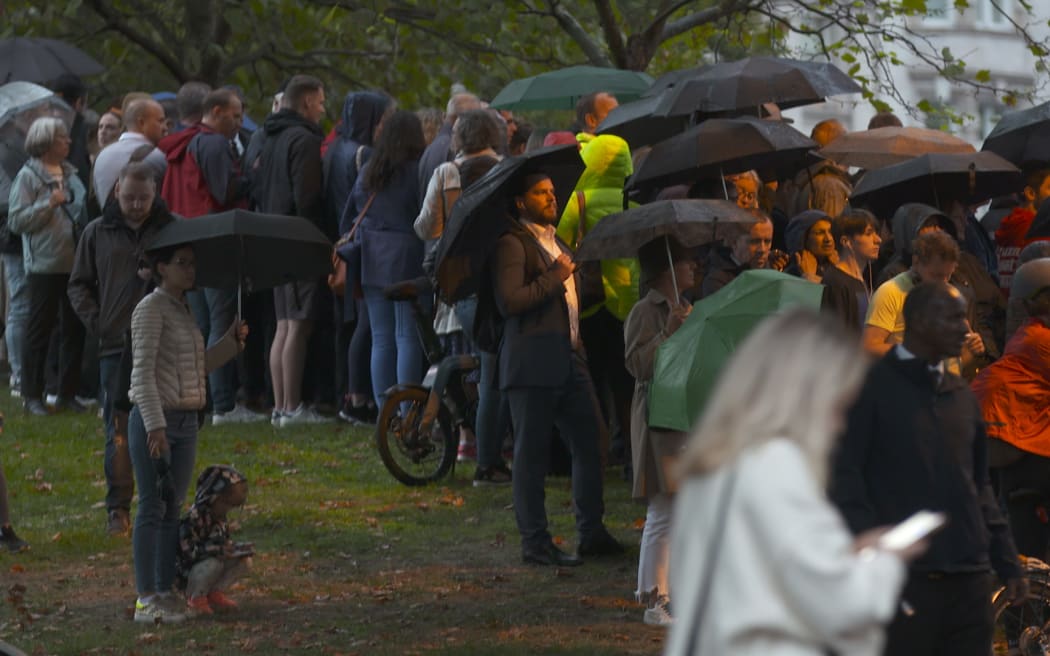 Thousands of people gathered at Constitution Hill in hopes of getting a glimpse of the Queen’s hearse.