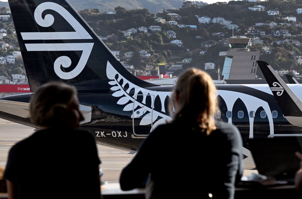 Les passagers se voient offrir un crédit sur les tarifs alors qu’Air NZ répond à la surcharge du centre d’appels