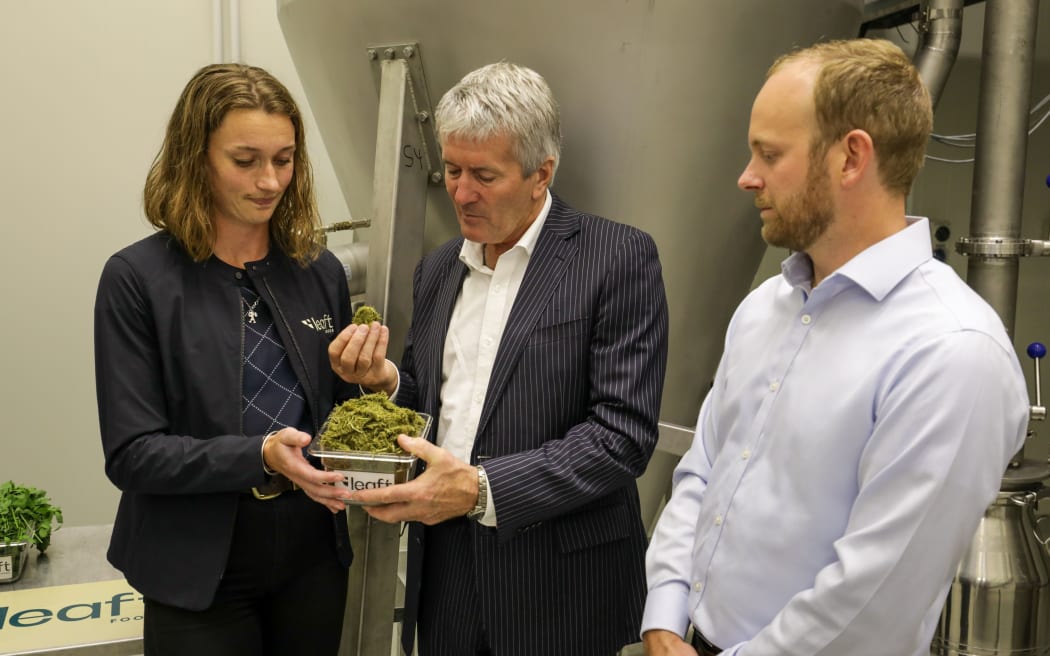 Damien O'Connor visits Lincoln-based company Leaft Foods.