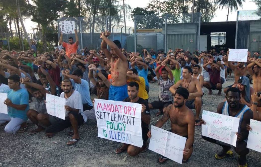 The daily protest in the detention centre, 10-11-17.