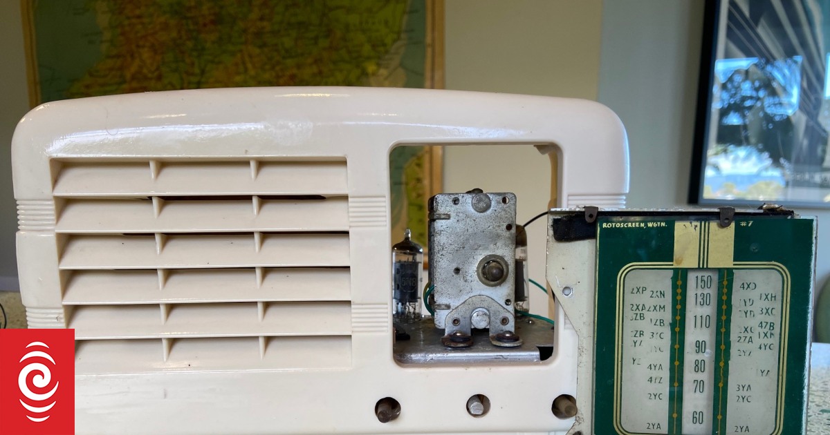 JR's radio repair shop RNZ