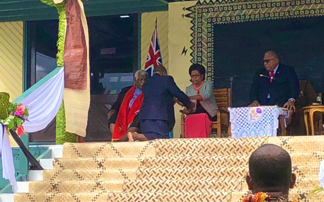 The Fiji govt apologises (presented a matanigasau) for the actions of the previous govt and for any offence it had caused to the chiefs. Bau Island 24 May 2023