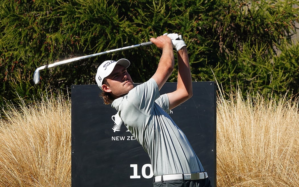 Zach Murray has a comfortable five shot lead heading into the third round of the NZ Open.