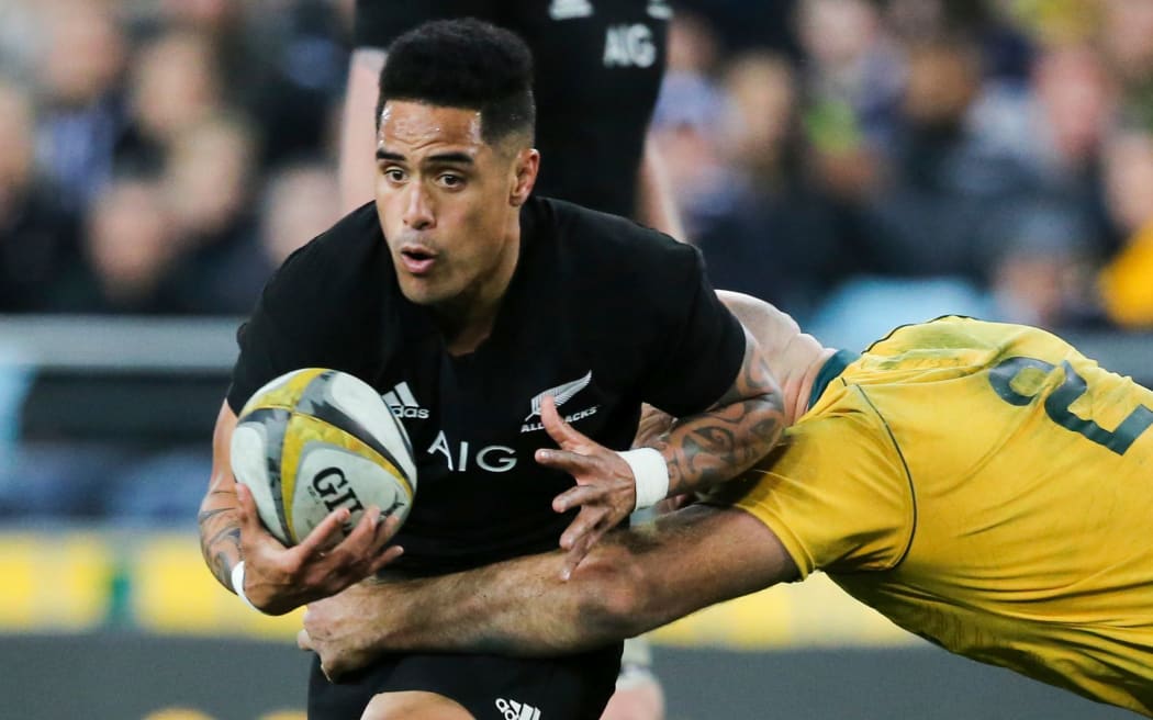 All Blacks halfback Aaron Smith tries to evade the tackle of Wallaby hooker Stephen Moore.