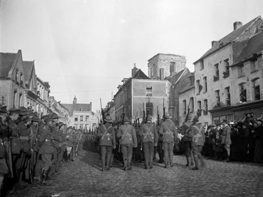 New Zealand troops marching through Le Quesnoy on 10 November 1918.