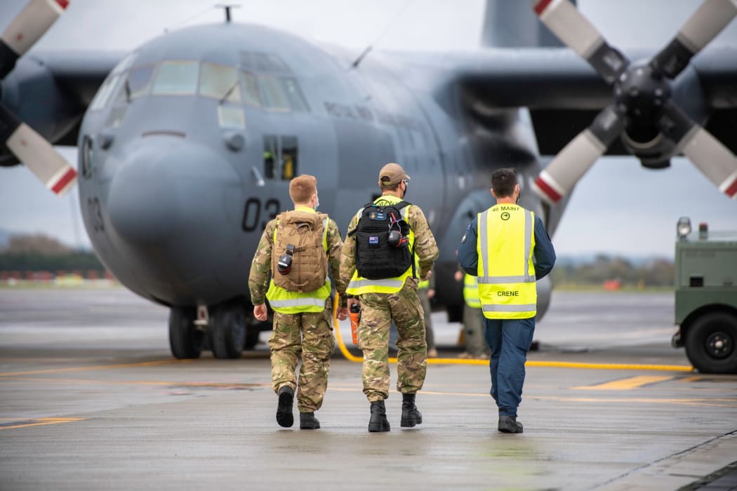 C-130 Hercules airplane MILITARY Crew Veteran' Tote Bag