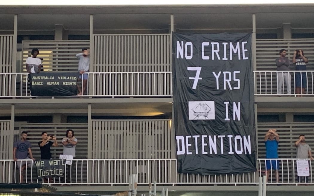 Australia urged to help refugees experiencing 'life and death' situation in PNG RNZ News